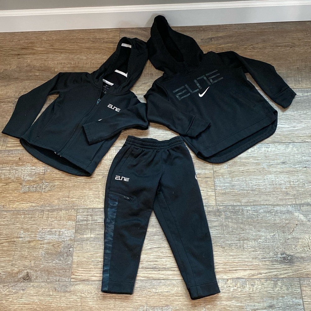 Boys Nike Elite set, pullover hoodie, zip up hoodie, and pants. Size 3/4. Black.
